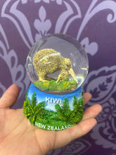 Load image into Gallery viewer, SNOW GLOBE KIWI &amp; CHICK 9CM
