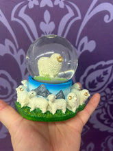Load image into Gallery viewer, SNOW GLOBE SHEEP FLOCK 9CM
