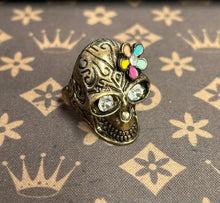 Load image into Gallery viewer, SKULL RING WITH FLOWER
