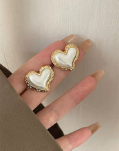 Load image into Gallery viewer, CLIP ON EARRINGS HEART WHITE/GOLD
