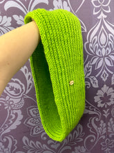 Load image into Gallery viewer, SCARF HAND MADE IN NZ GREEN CIRCLE
