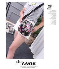 Load image into Gallery viewer, SHOULDER BAG BLACK WITH FLOWER 15*17CM
