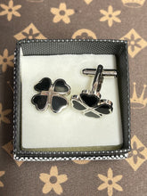 Load image into Gallery viewer, CUFF LINK  FOUR LEAF CLOVER 2*2CM
