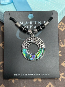 NECKLACE WITH PAUA SHELL ROUND