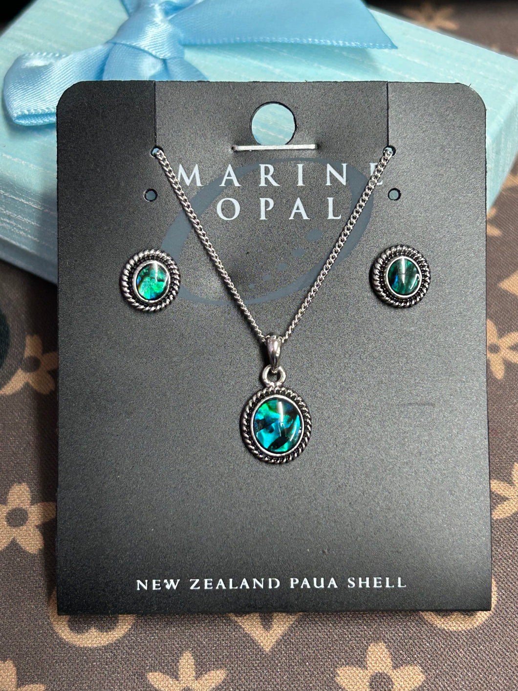 NECKLACE & EARRINGS WITH PAUA SHELL