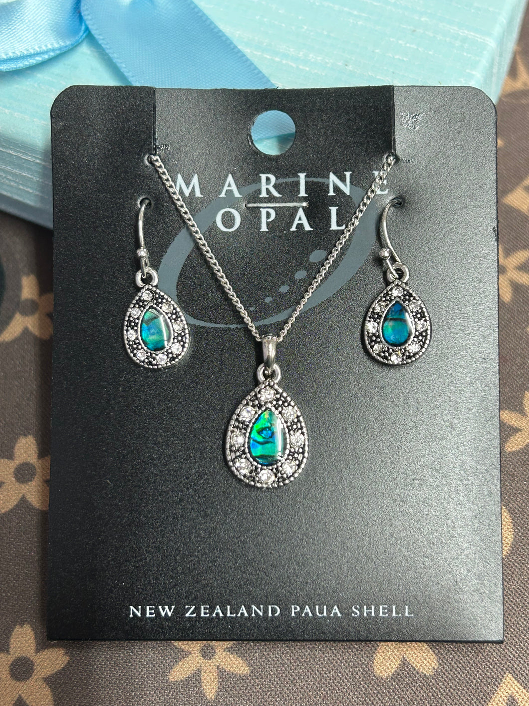 NECKLACE & EARRINGS SET WITH PAUA SHELL