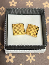 Load image into Gallery viewer, CUFF LINK GOLD TARTAN 1.5*1.5CM
