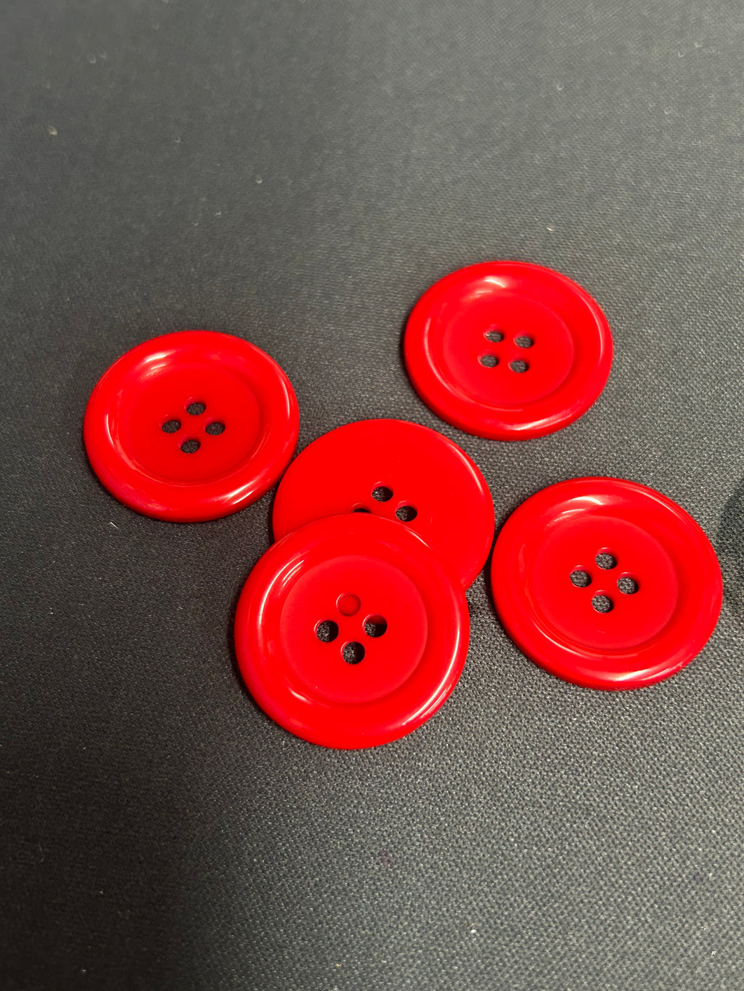 BUTTON RED 2.5CM 5PCS