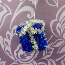 Load image into Gallery viewer, CHRIDTMAS TINSEL HANGING PRESENT 6CM 1PC
