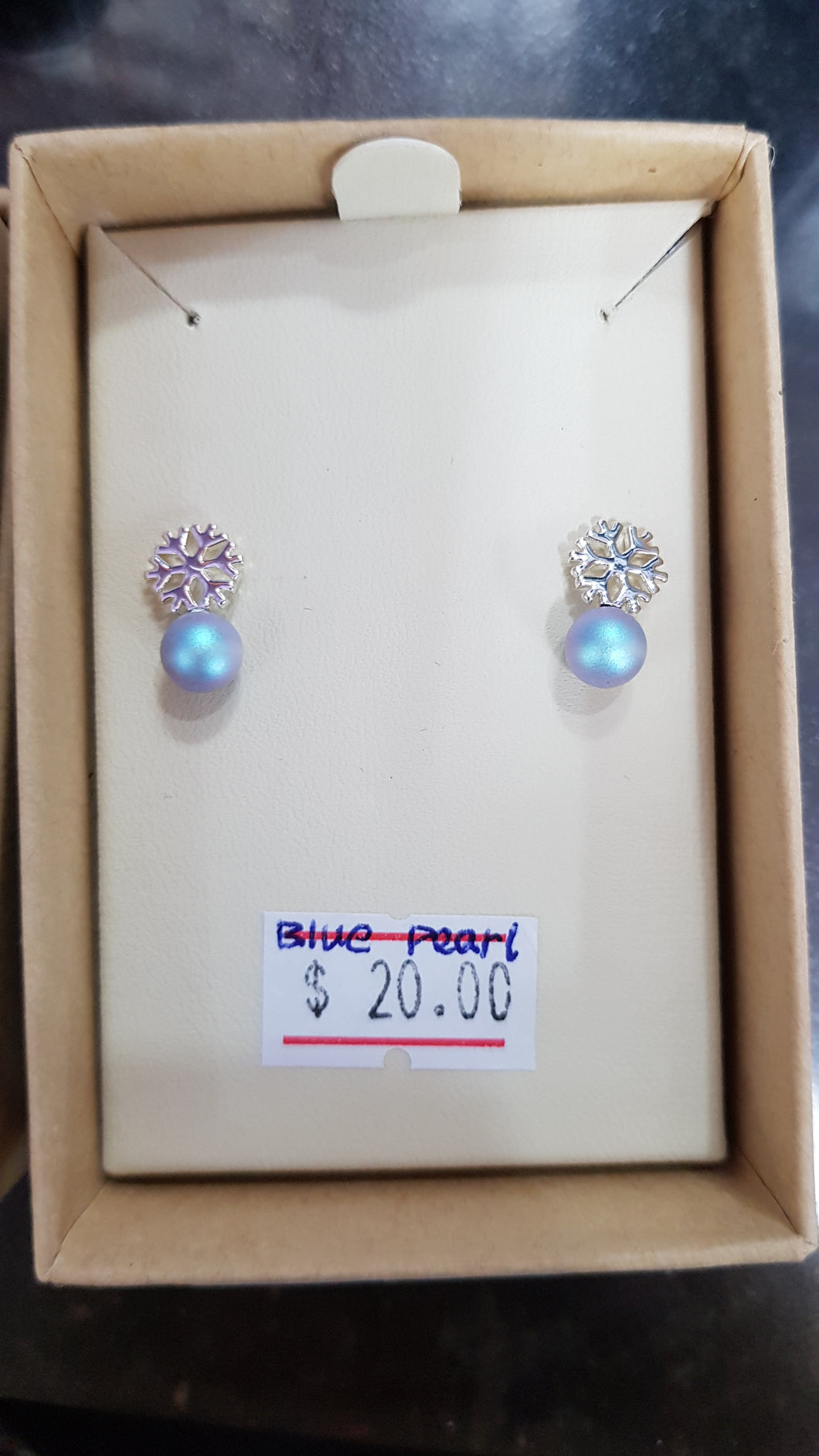 Light blue snowflake studs with pearl 1.3*1.2cm