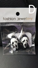 Load image into Gallery viewer, HALLOWEEN EARRINGS 1PAIR
